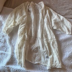 XHILIRATION Boho crochet lace kimono